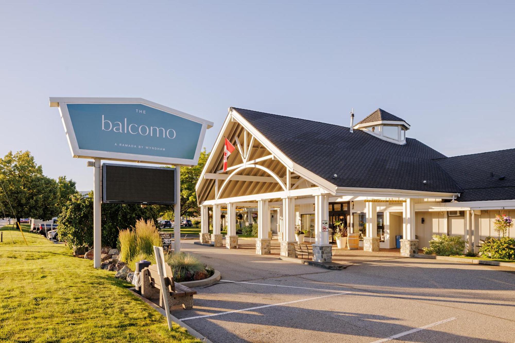 Balcomo, A Ramada By Wyndham Пентиктон Экстерьер фото